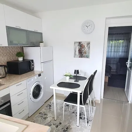 Casa Berzei בית הארחה 3*